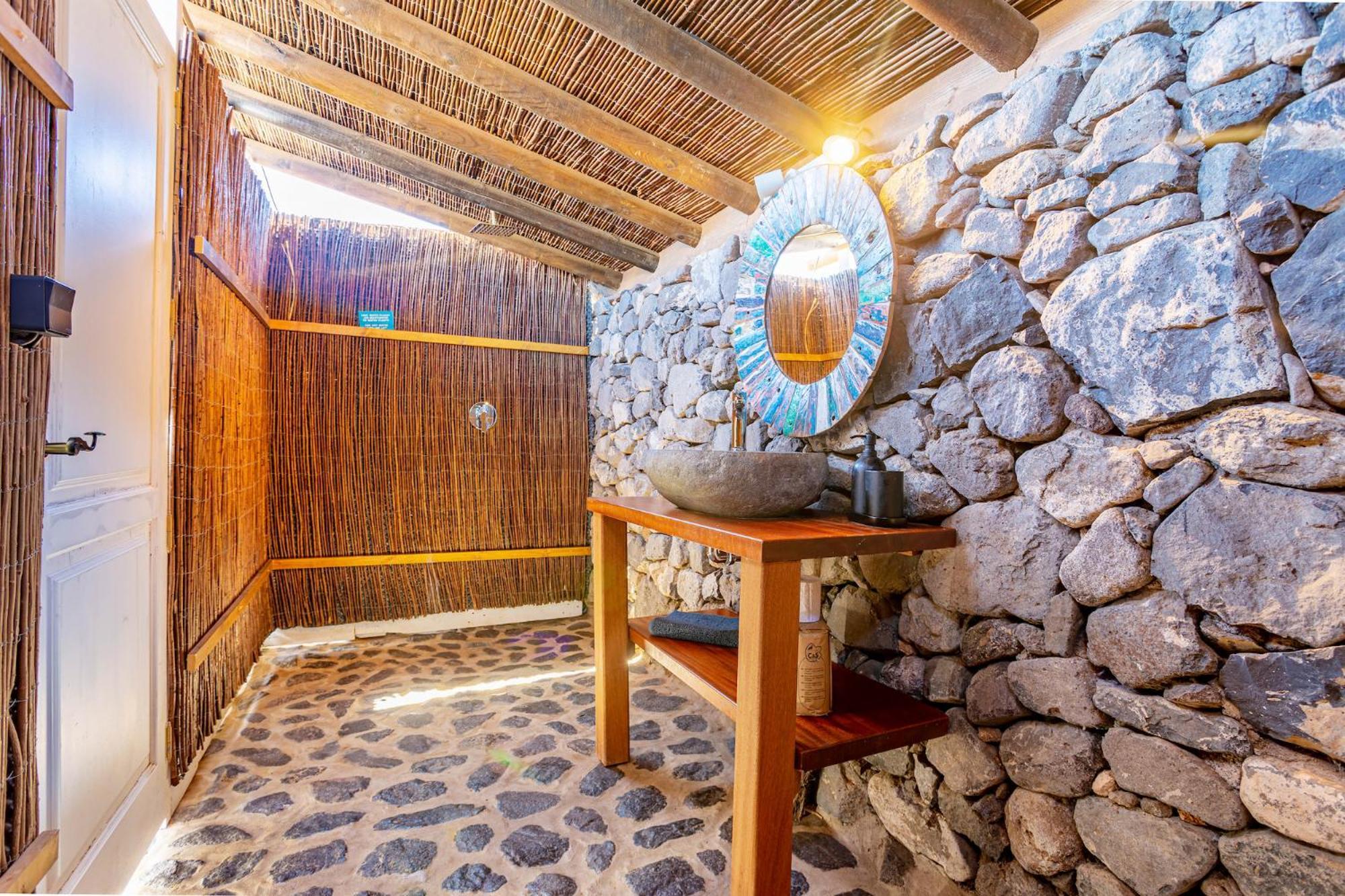 Finca De Arrieta Village - Yurts And Stone Cottages - Shared Pool - Walking Distance To Arrieta Beach - Eco Friendly Tabayesco Ngoại thất bức ảnh
