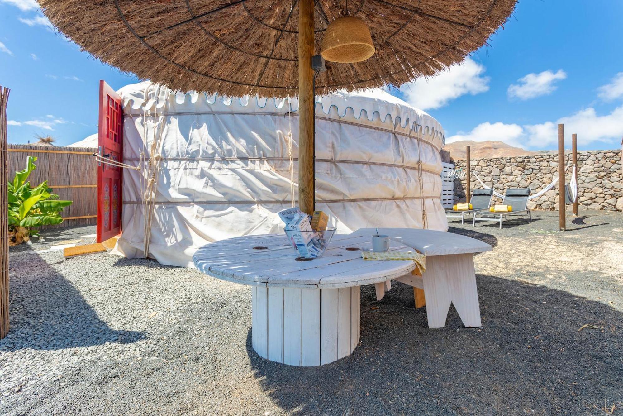Finca De Arrieta Village - Yurts And Stone Cottages - Shared Pool - Walking Distance To Arrieta Beach - Eco Friendly Tabayesco Ngoại thất bức ảnh