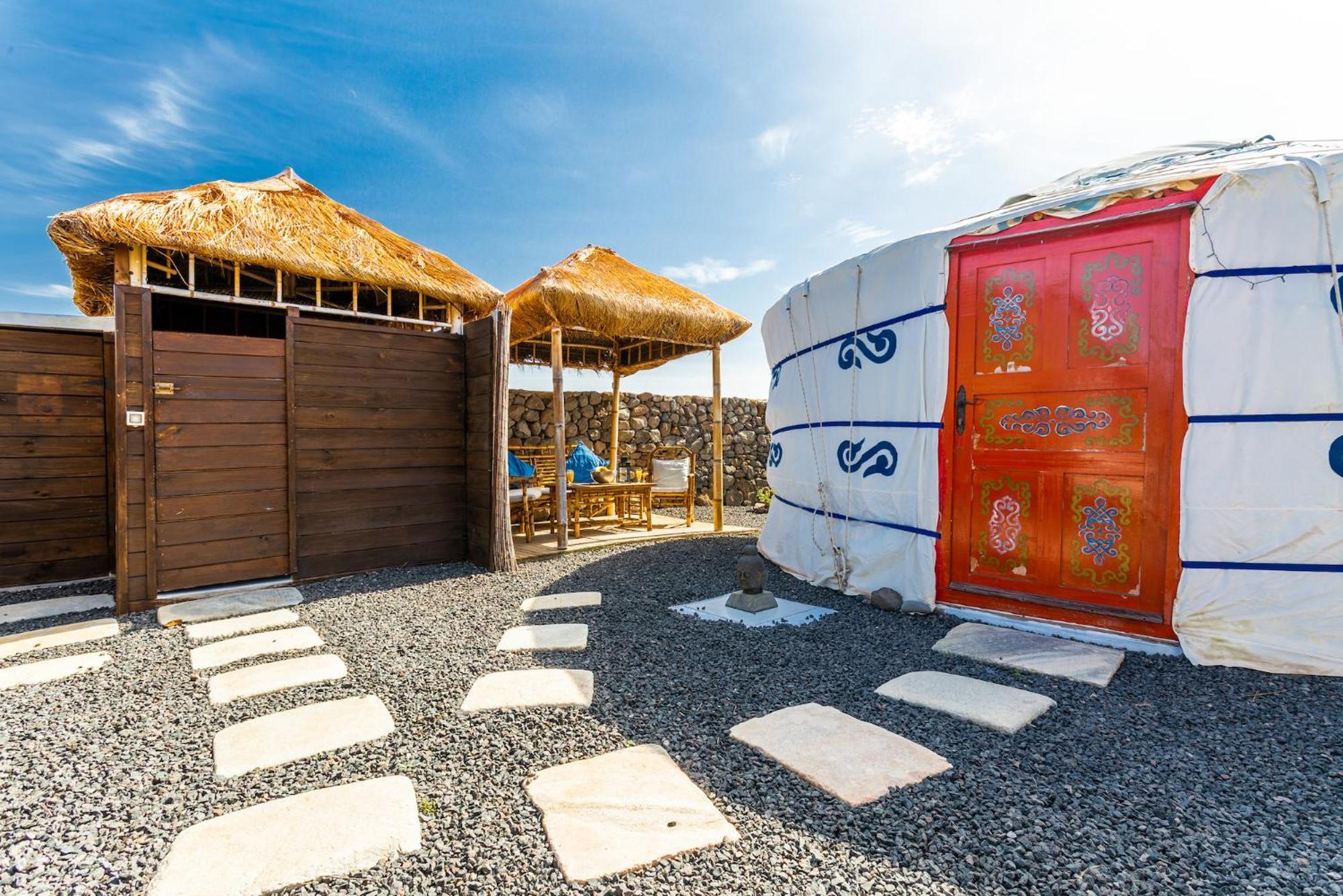 Finca De Arrieta Village - Yurts And Stone Cottages - Shared Pool - Walking Distance To Arrieta Beach - Eco Friendly Tabayesco Ngoại thất bức ảnh