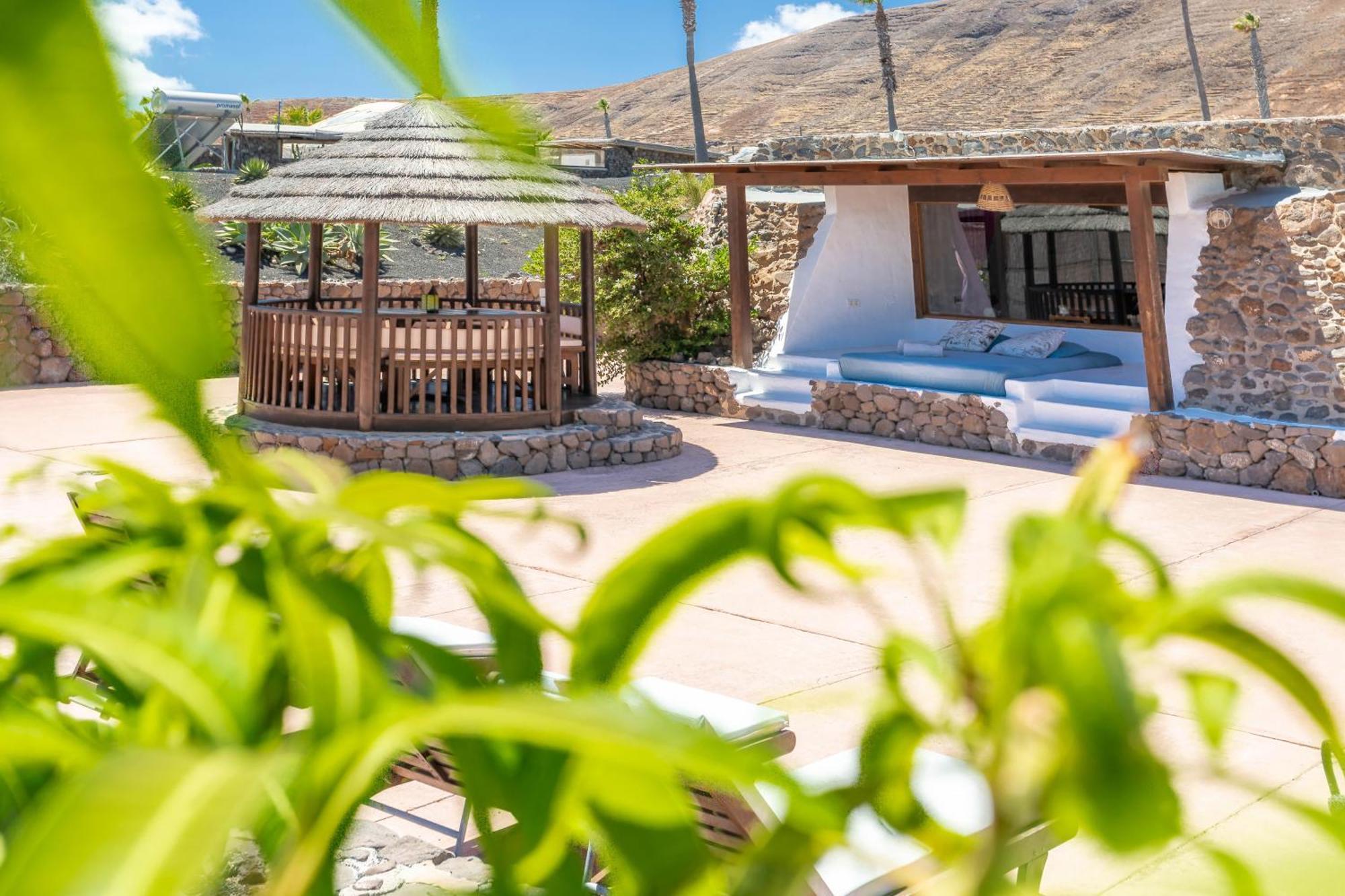Finca De Arrieta Village - Yurts And Stone Cottages - Shared Pool - Walking Distance To Arrieta Beach - Eco Friendly Tabayesco Ngoại thất bức ảnh