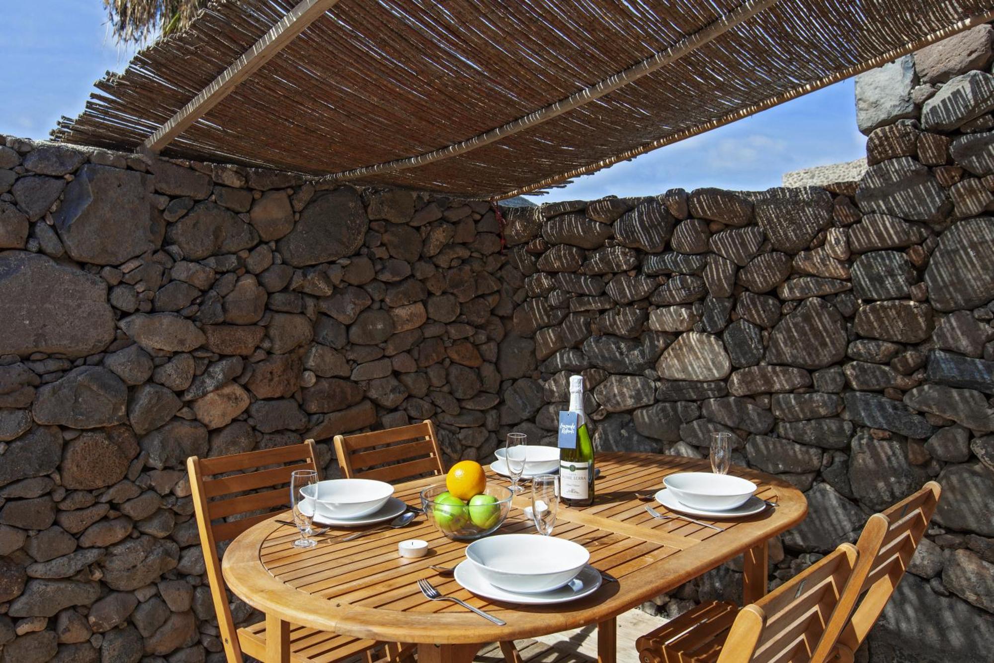 Finca De Arrieta Village - Yurts And Stone Cottages - Shared Pool - Walking Distance To Arrieta Beach - Eco Friendly Tabayesco Phòng bức ảnh